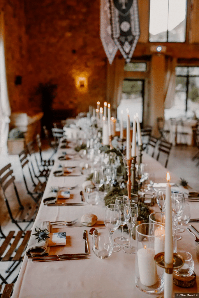 Table d’honneur dans la grande salle